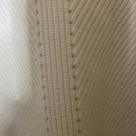 Landroiy white v neck soft sweater - Picture 4 of 15